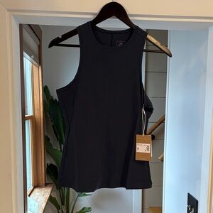 NWT on clouds movement tank navy